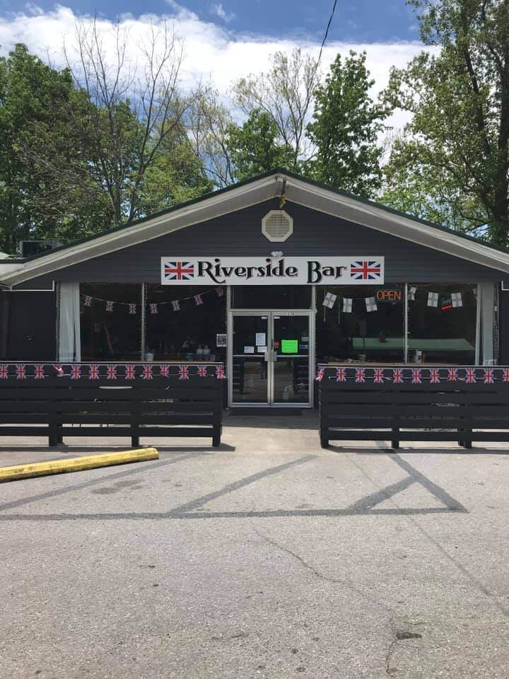 Riverside Bar & Grill